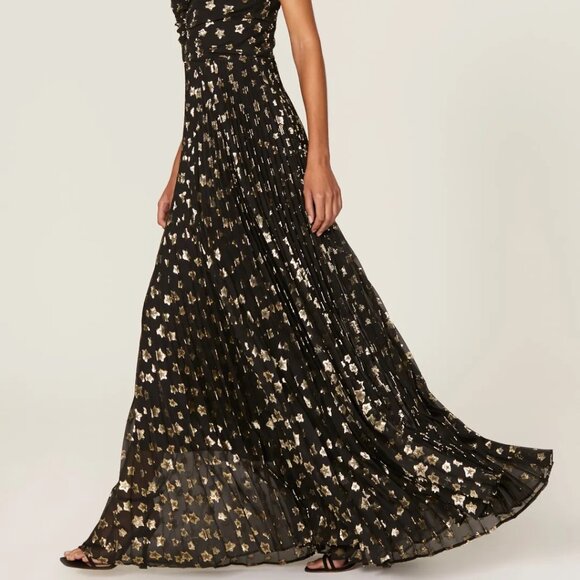 Delfi Collective Aria Gold Star Print Gown - Picture 5 of 9